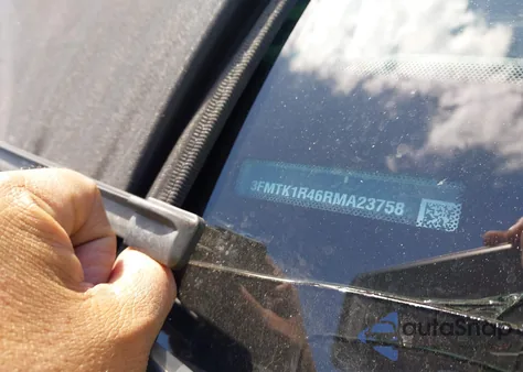 2024 Ford Mustang Mach-E Select z USA, uszkodzony, nr VIN 3FMTK1R46RMA23758